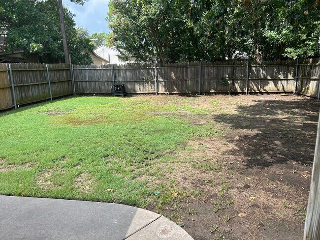 Building Photo - 2706 N Hickory St