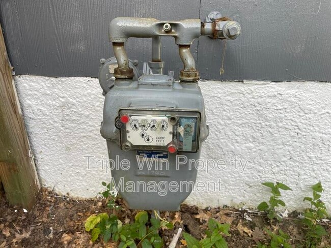 Building Photo - 1901 Eagle Dr