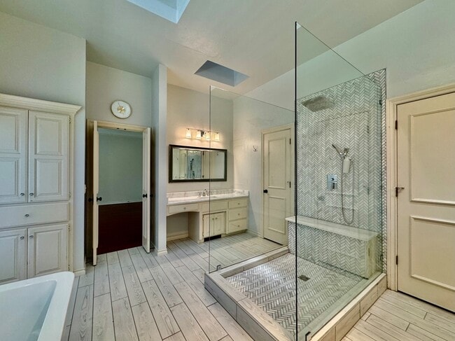 Building Photo - 2600 Sweetbriar Ct