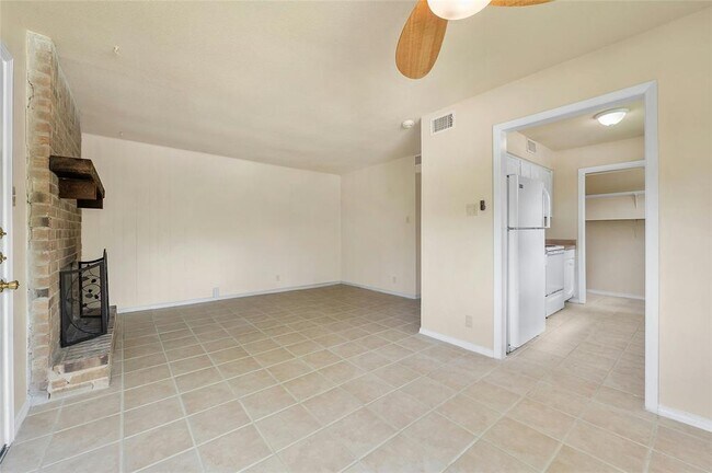 Building Photo - 2316 Montclaire St