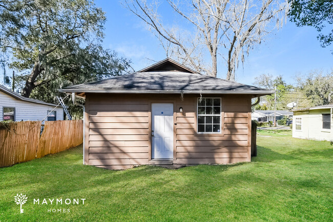 Building Photo - Cozy Home in Jacksonville