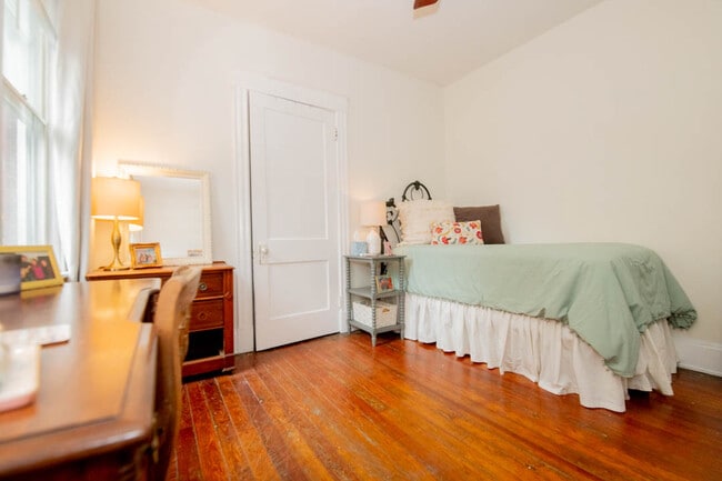 Building Photo - 1628 De Sales Ln