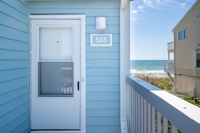 Building Photo - PERFECT OFF-SEASON OCEANFRONT ONE BEDROOM RETREAT