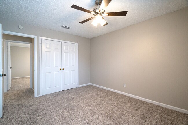 Building Photo - 1121 Via Del Rey