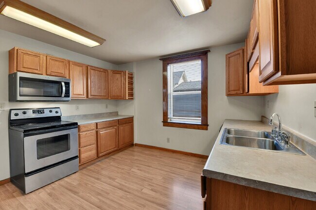 Building Photo - $2,900, 3-bed, 2 bath victorian home with a fenced yard and $300 off the first month's rent.