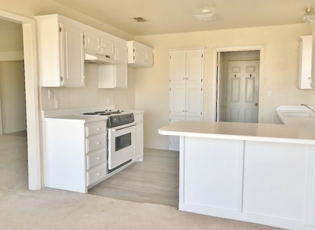 Building Photo - Spacious Brick Home! Zia School District!