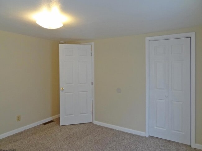 Building Photo - 2726 Stewartstown Rd