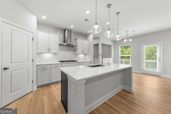 Building Photo - 96 Fairway Dr