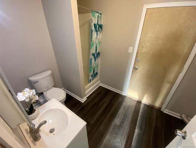 Building Photo - 1229 Karen Rd