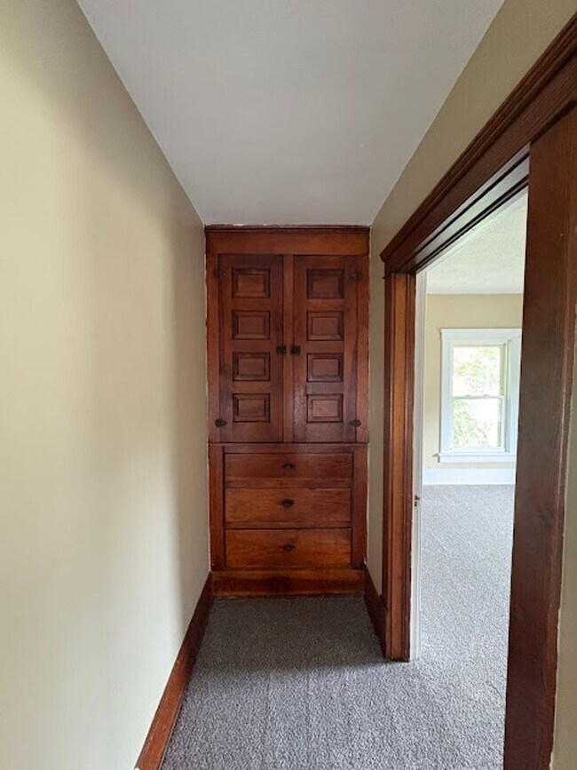 Building Photo - 3 Bedroom 1 Bathroom Home Ready to Rent!