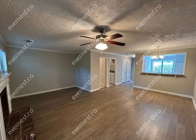 Building Photo - 2120 Newport Landing