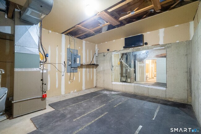 Building Photo - 39 Coram Rd