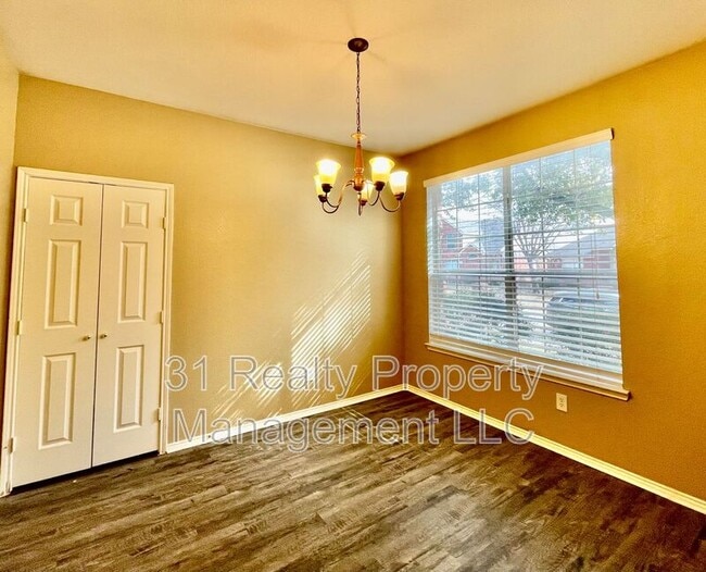 Building Photo - 6116 Pine Meadow Ln