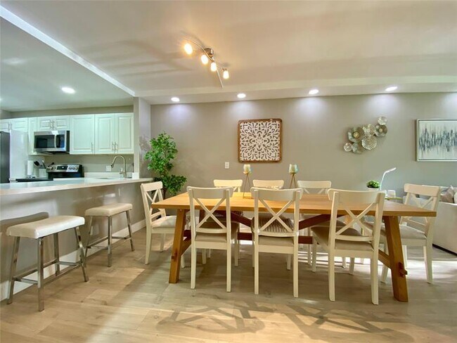 Building Photo - 3010 N Course Dr