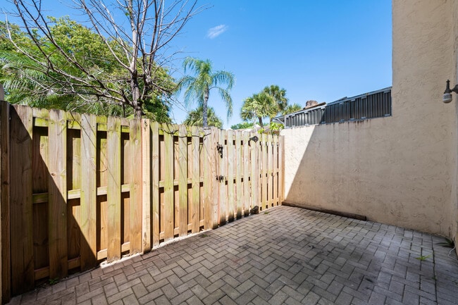 Building Photo - 3281 E Golf Blvd