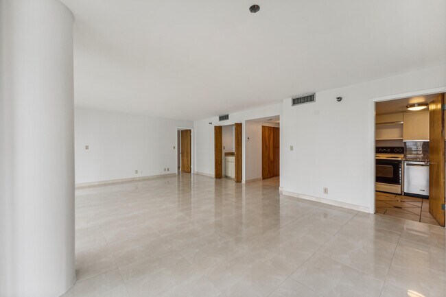 Building Photo - 2025 Brickell Ave