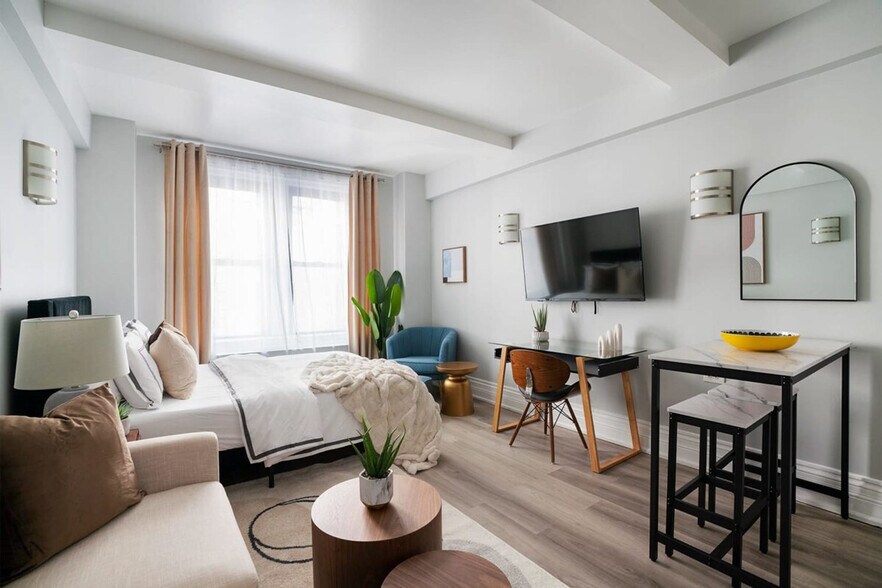 Building Photo - 240 W 73rd St