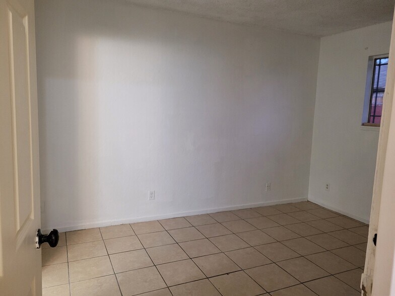 Building Photo - 2894 Demeter Pl