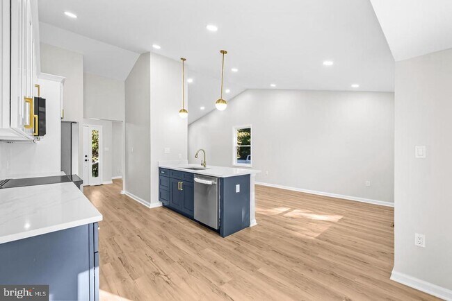 Building Photo - 10290 S Grant Ave