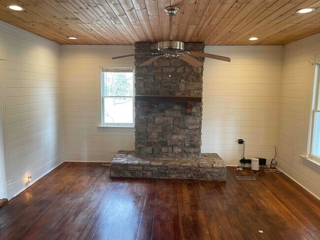 Building Photo - 10507 Gordon Rd