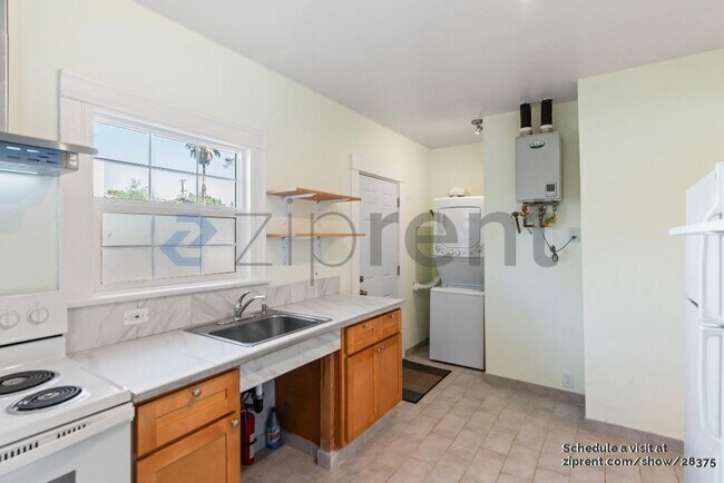 Building Photo - 748 S 11th St