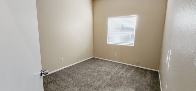 Building Photo - HAVE YOU SEEN THIS???