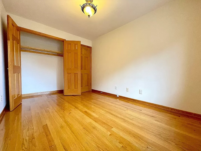 Building Photo - 2122 43rd St