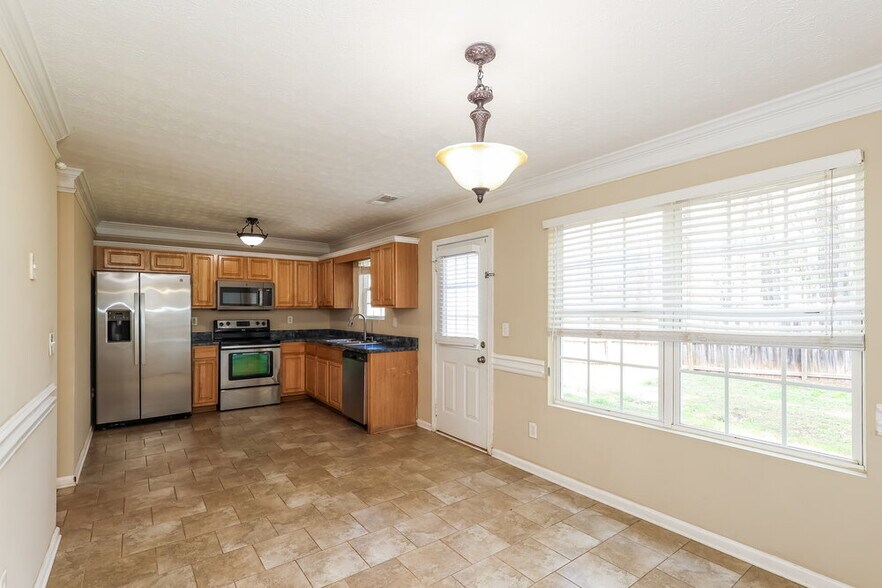 Building Photo - 10 Carey Ct