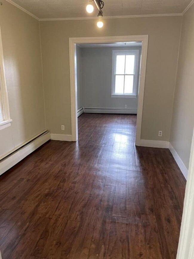 Building Photo - 3 Bedroom 1 Bath in Newport, PA!
