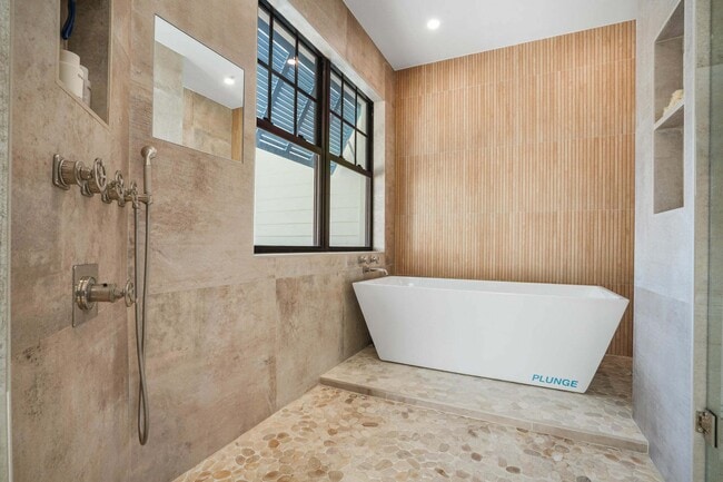 Building Photo - 19471 Harbor Rd S