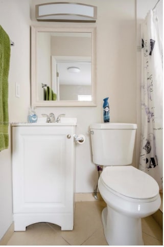 Building Photo - 716 NE 7th St