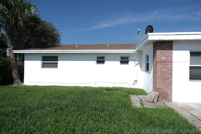 Building Photo - 980 Woodland Ave
