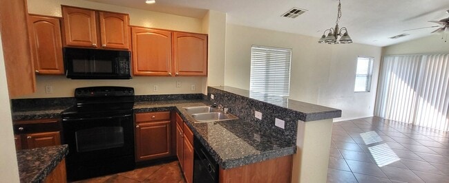 Building Photo - NICE 4 BED 2 BATH CORNER LOT HOME IN MARICOPA!!