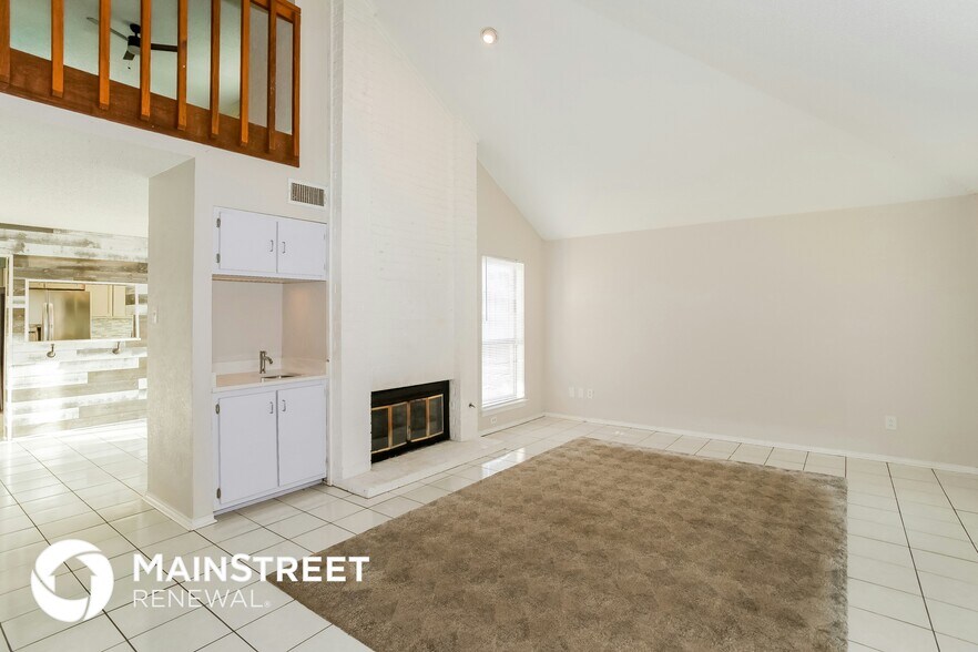 Building Photo - 1210 Fox Hollow