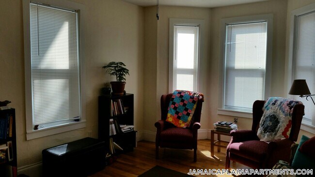Building Photo - 108 Hyde Park Ave