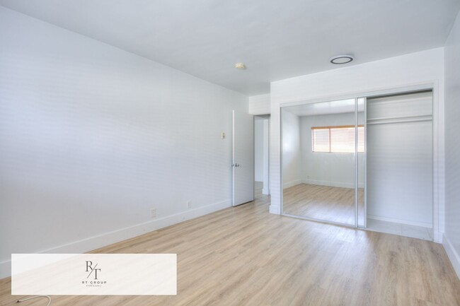 Building Photo - Remodeled 1-Bedroom Condo in Prime Hancock...