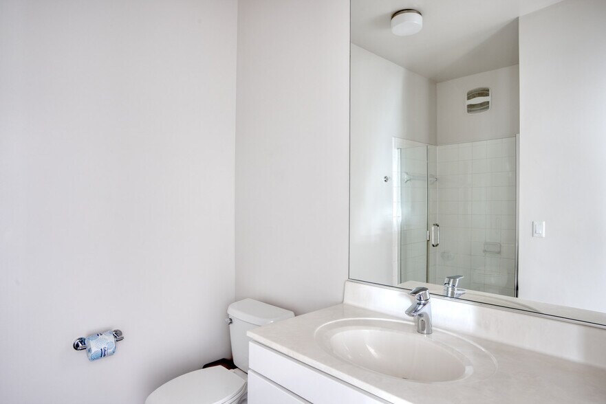 Building Photo - 445 Artisan Way