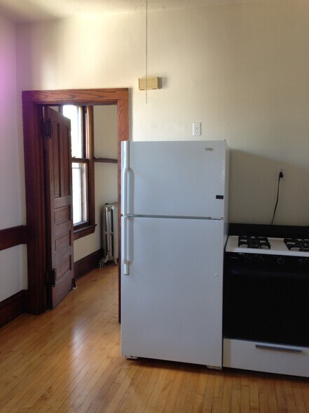 Building Photo - 216 Ann St