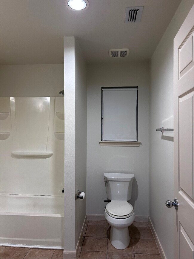 Building Photo - 1806 Holland St