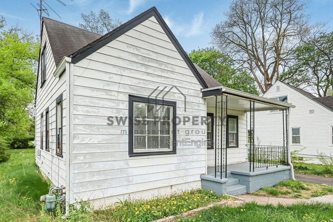 Building Photo - 1590 Vendome Dr S