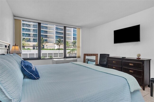 Building Photo - 3505 S Ocean Dr
