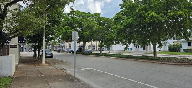 Building Photo - 3915 Ponce de Leon Blvd