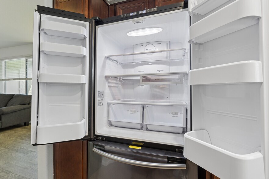Clean roomy fridge - 4925 E Desert Cove Ave