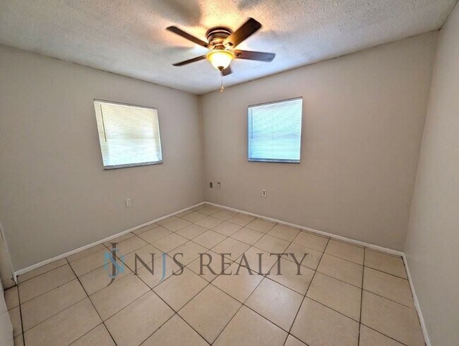 Building Photo - 1209 Maybury Dr