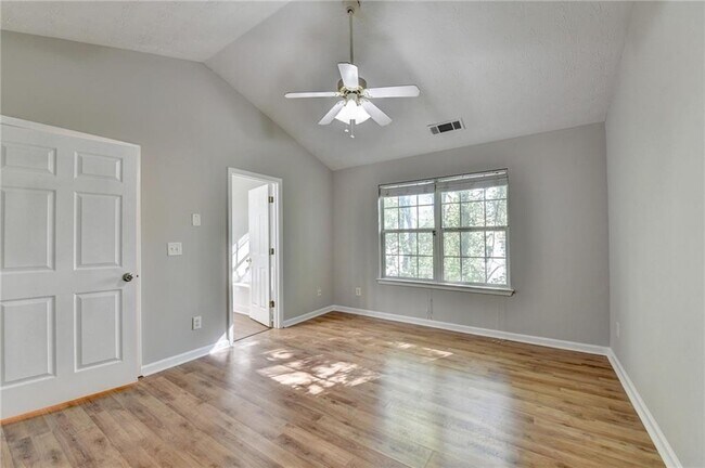 Building Photo - 240 Springbottom Ct SE