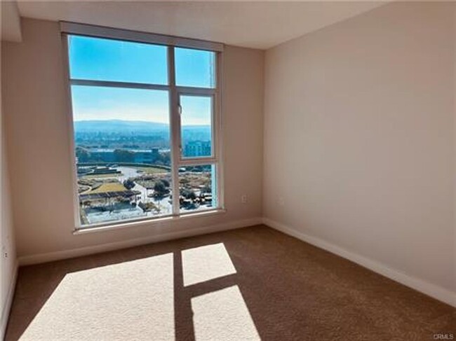 Building Photo - CROWN JEWEL OF URBAN ELEGANCE: BEST RENTAL...