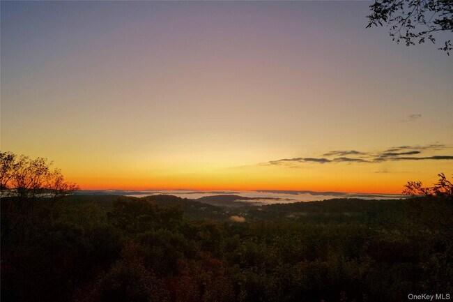 Building Photo - 26 Summit Cir Dr