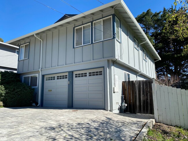 Building Photo - Nestled in Sun Valley Linda Mar 3/2 Home f...