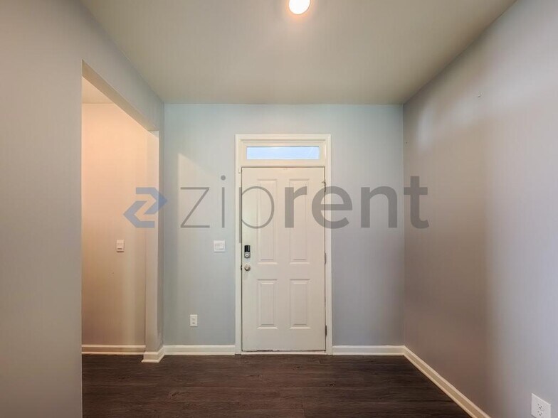 Building Photo - Unit
