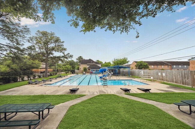 Building Photo - 927 Carlingford Ln